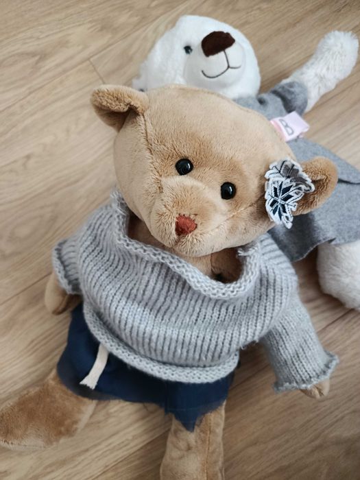 Pluszowy miś maskotka w ubranku biały brązowy Kup Misia 2018