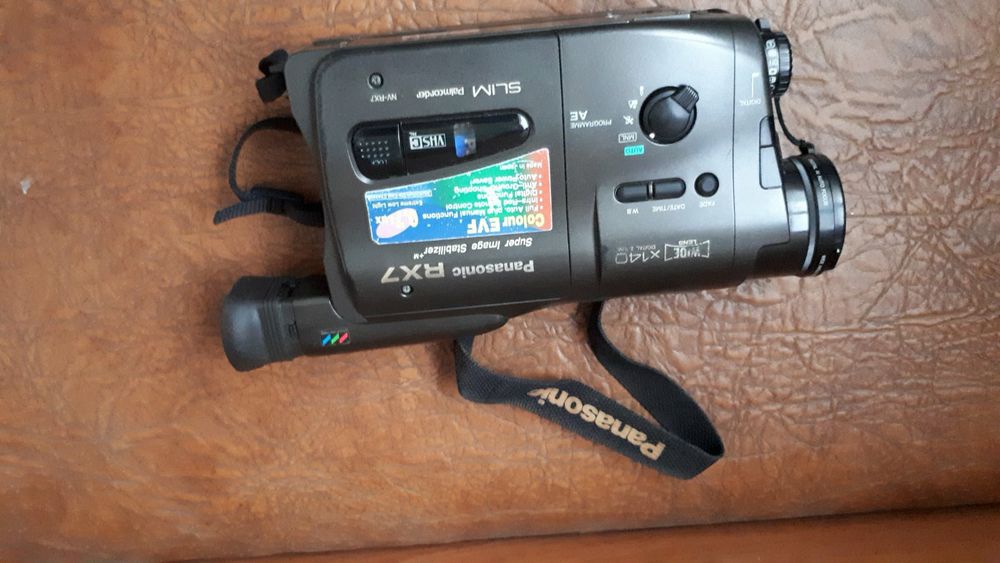 Відеокамера Panasonic RX7