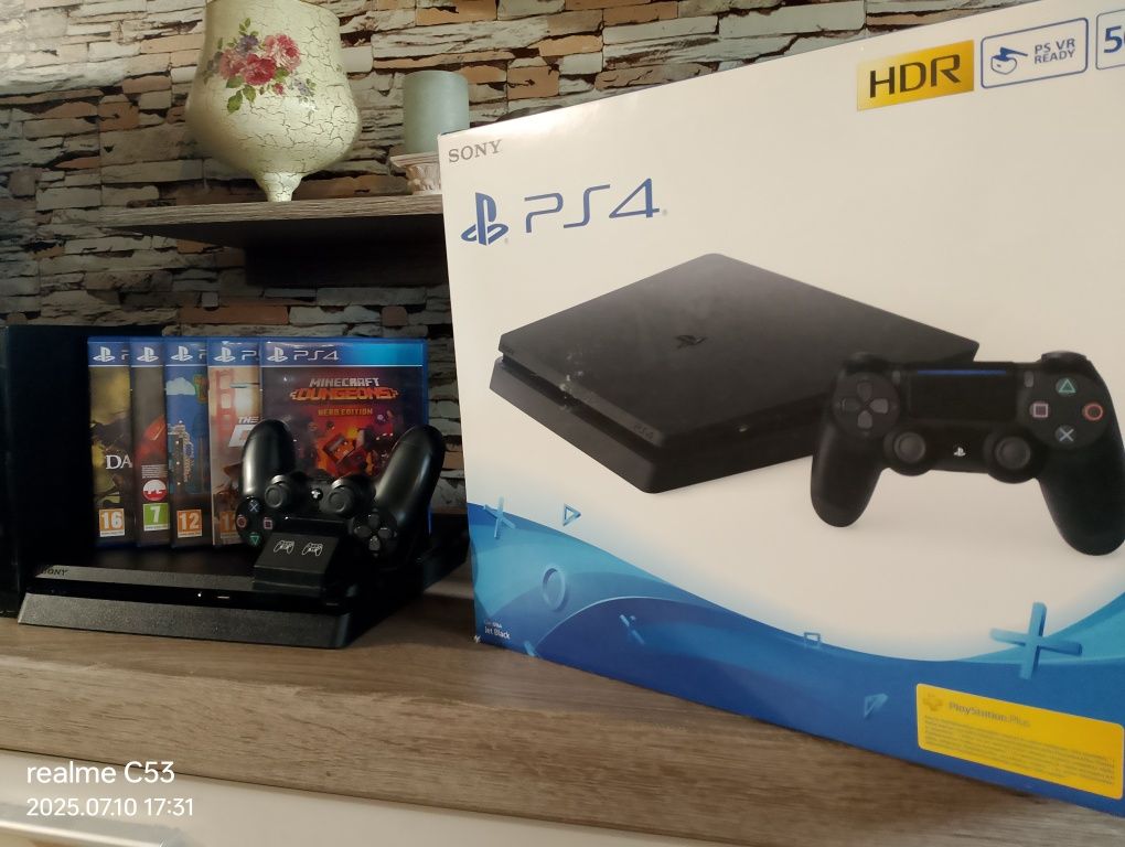 Konsola PlayStation 4