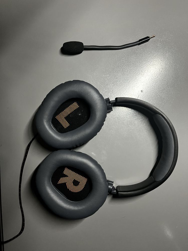 SŁUCHAWKI z mikrofonem JBL QUANTUM 100