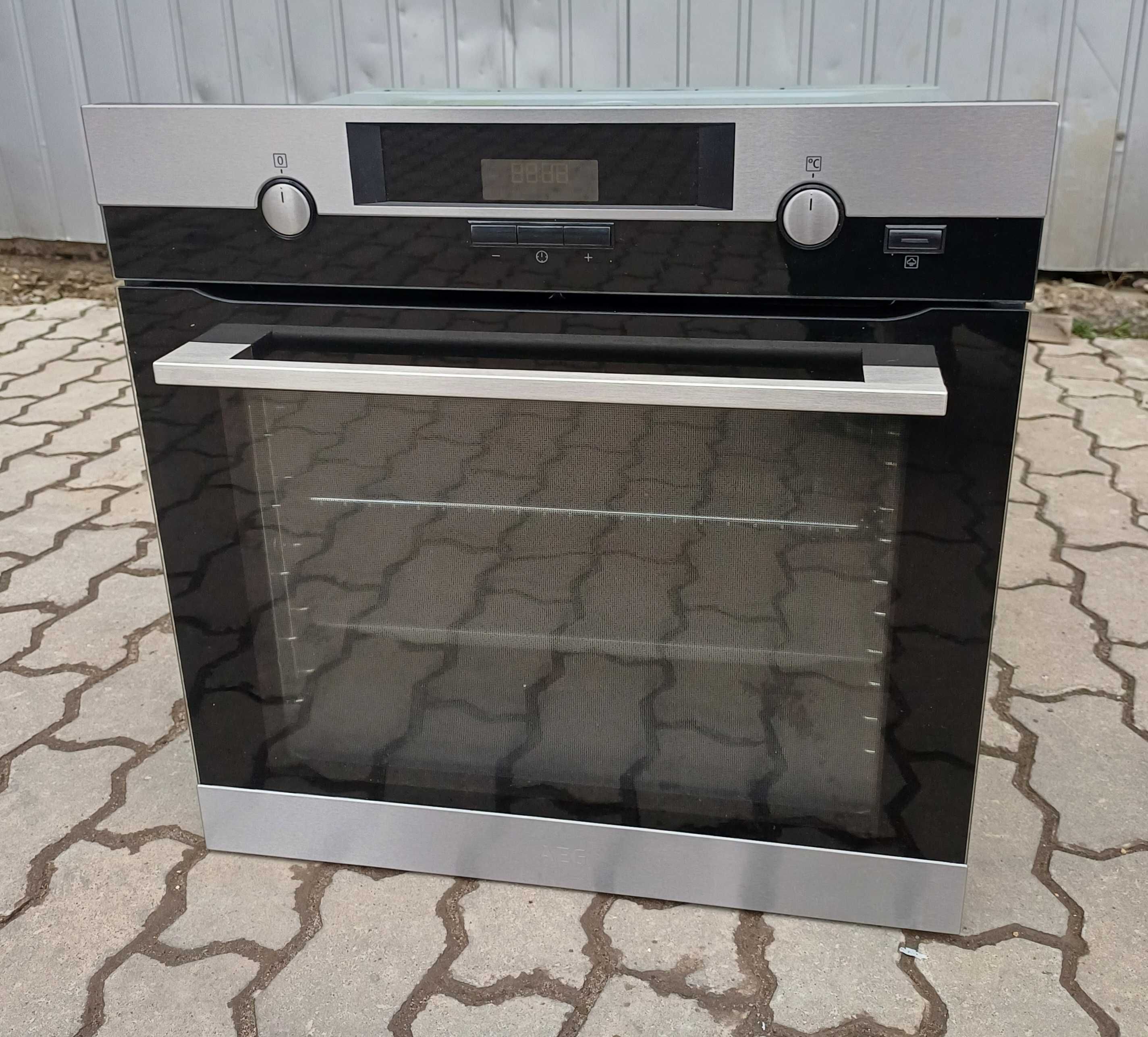 AEG 6000 SteamBake Вбудована Духова шафа духовка BER455120M 71 л пар