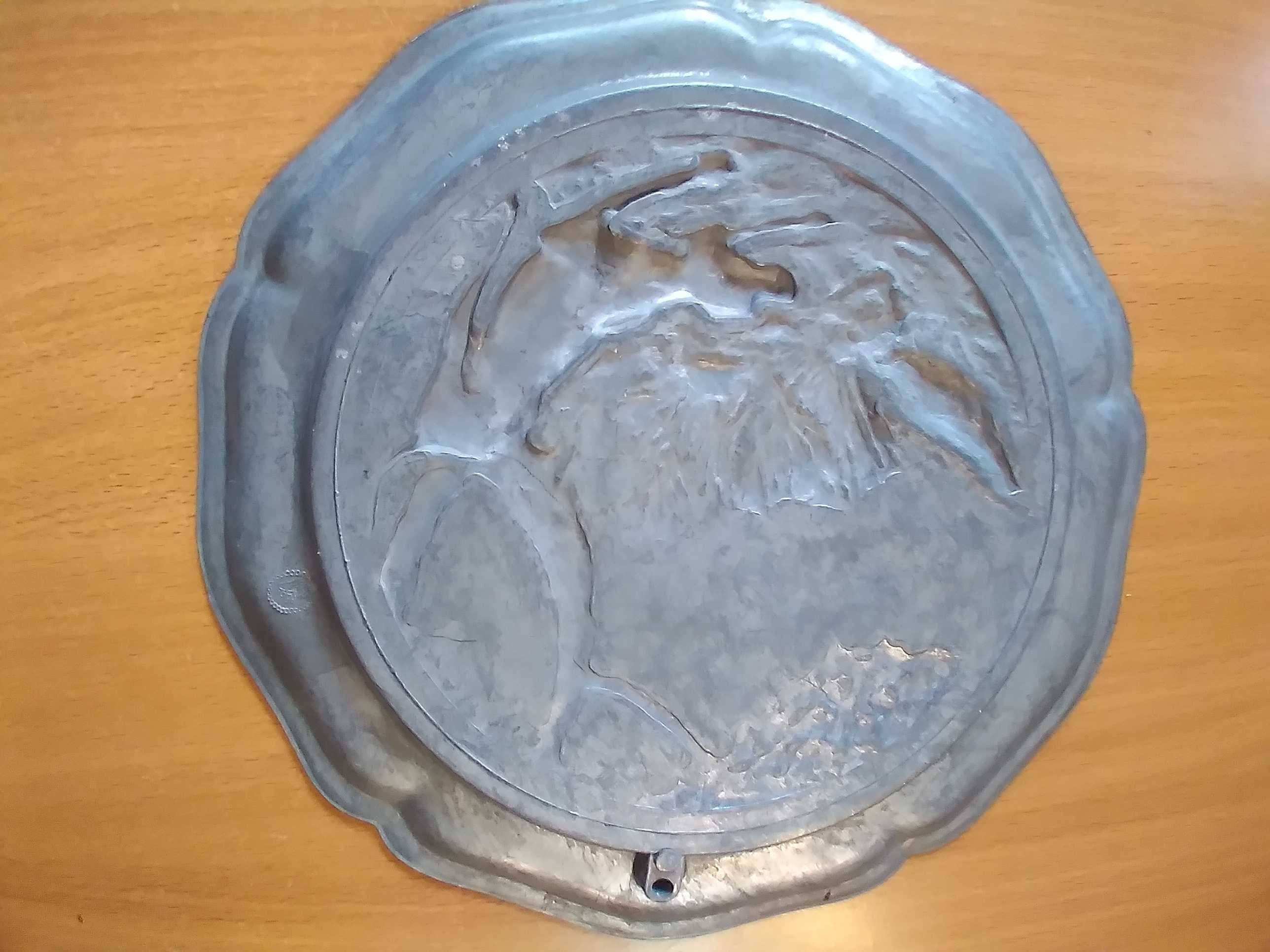 PATERA Ozdobna wytłaczana 22 cm /
Zachęcam do zakupu