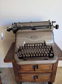 Stara maszyna do pisania marki Triumf antyk