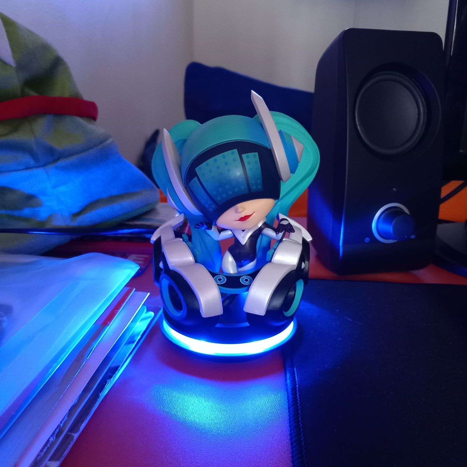 DJ Sona League of Legends Figure XL LED