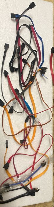 Przewody zestaw - 15 x sata,  różne w tym display port, dvi, vga,