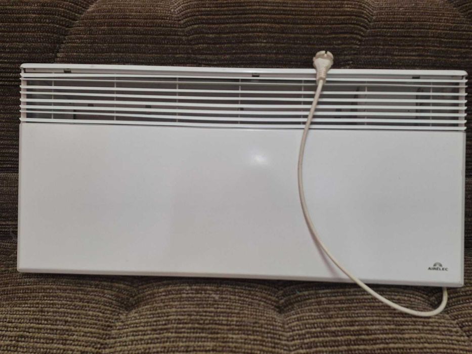 Конвектор електричний 2 кВт,настінний,б/у AIRELEC