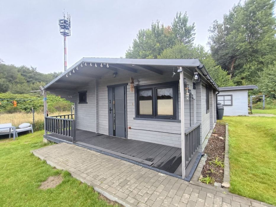 Domek letniskowy z bala z wyposażeniem do przeniesienia.