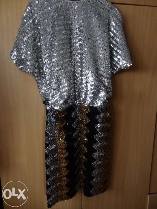 Sylwestrowa sukienka z cekinów srebrno-czarna (nr.38)