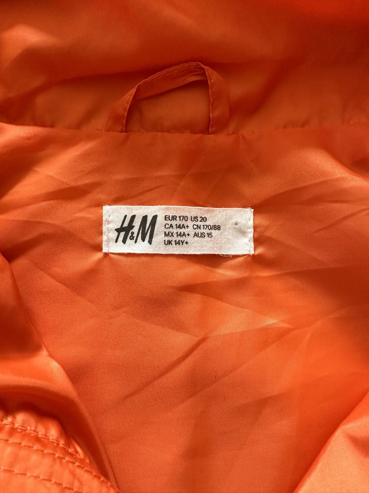 новенька куртка від H&M