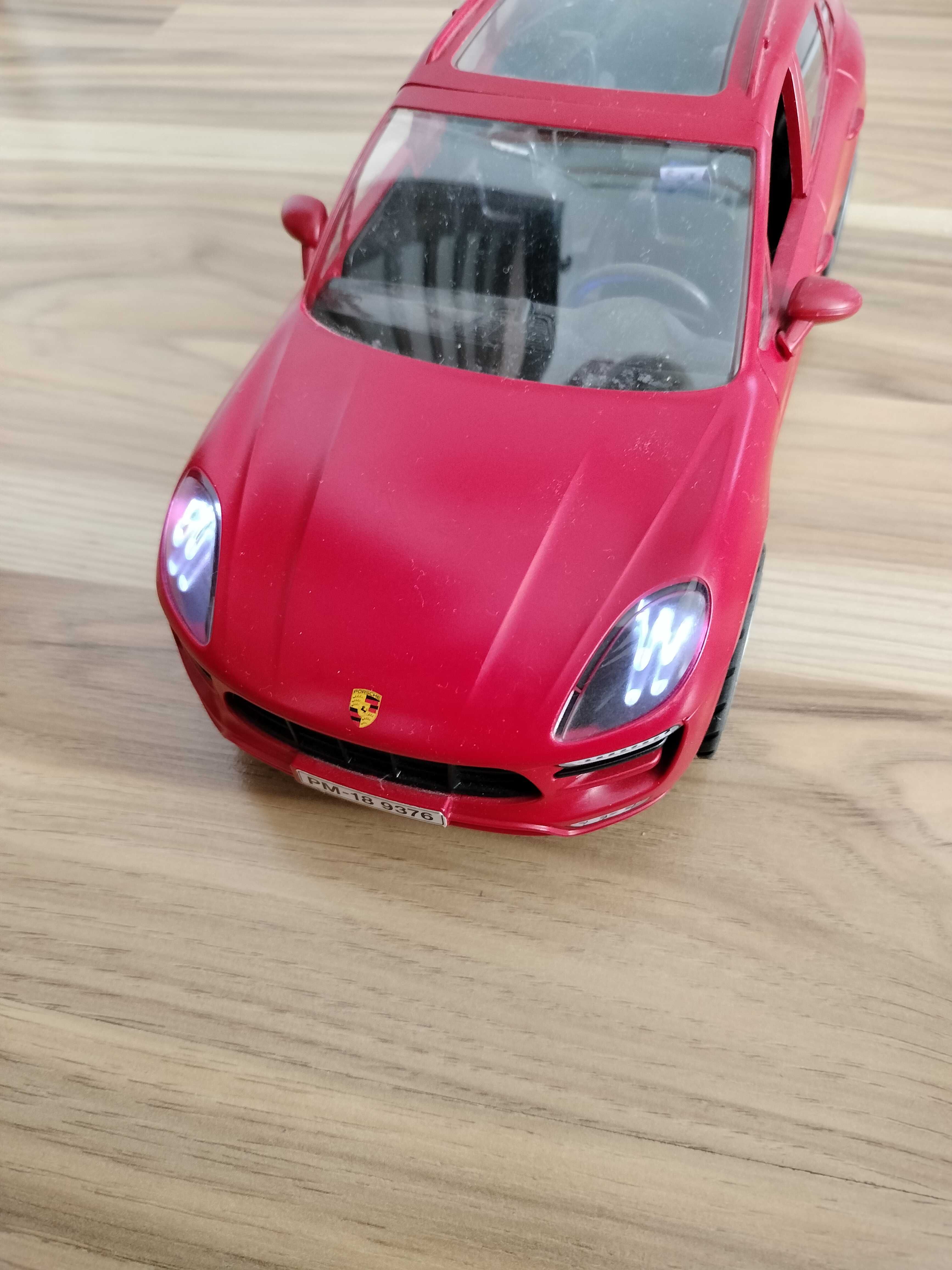 Playmobil Porsche Macan GTS z przyczepką do przewozu koni