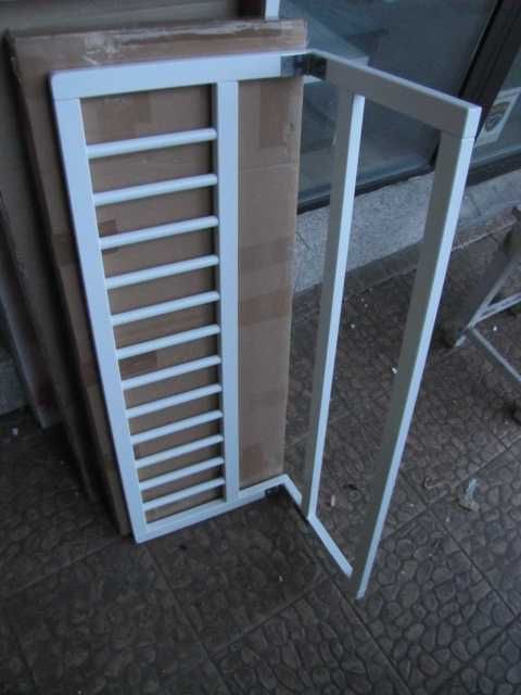 Barierka bramka do łóżka zabezpieczająca drewniana 90cm Pinolino