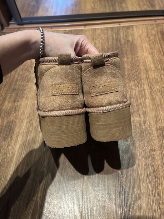 Угі рижі на платформі