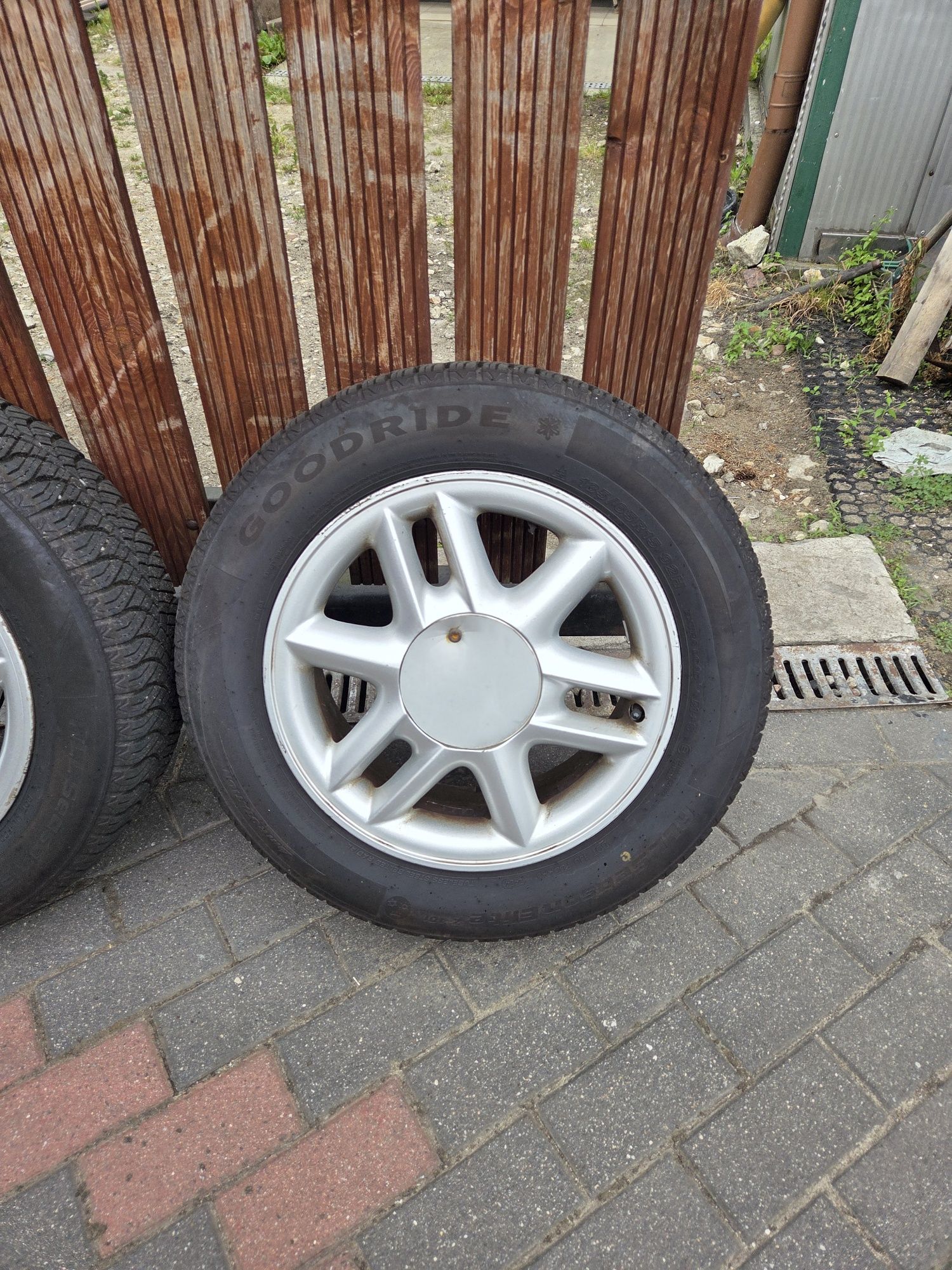 Komplet kół Goodride alufelgi 185/65 R15 zima