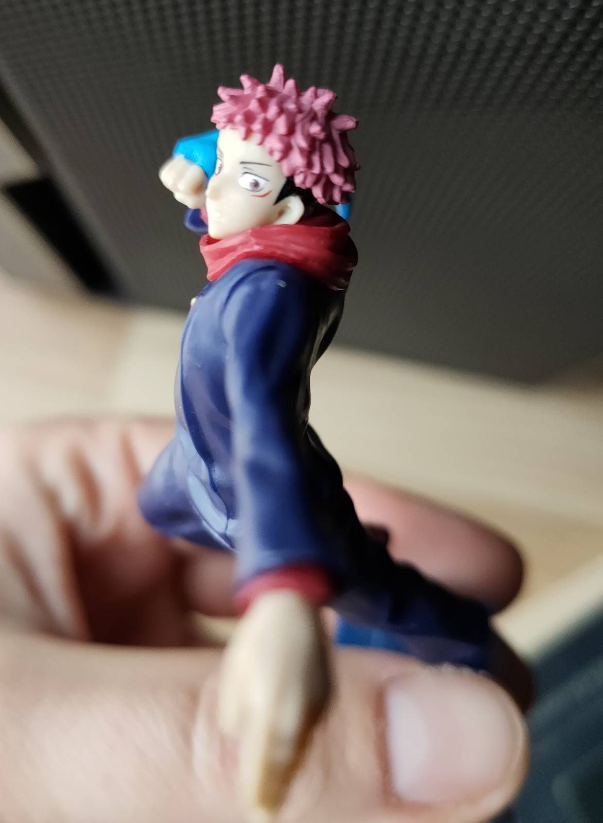 Malutka figurka typu diorama Itadori z Jujutsu Kaisen