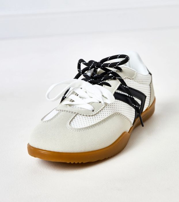 Białe sneakersy tampki damskie sznurowane Malkan