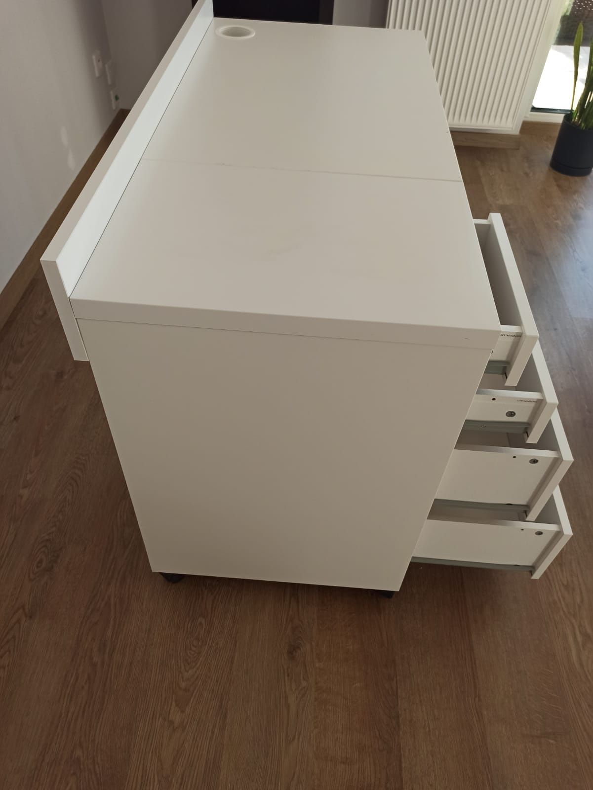 Biurko Ikea Mickie+ komoda Ikea Mickie