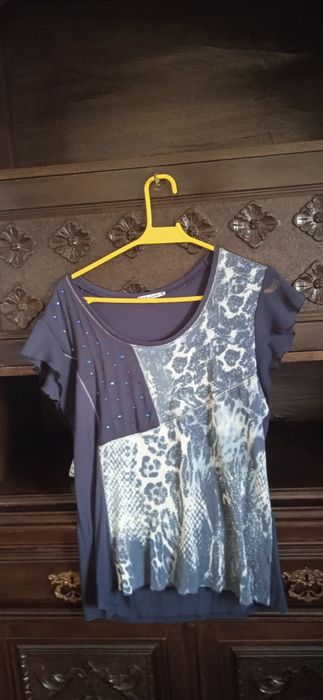 Camisas, camisolas e blusas para venda