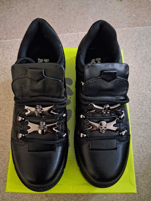 Sapato ténis em preto novos