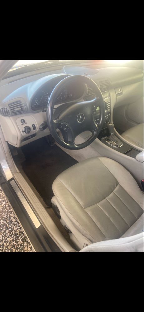 Mercedes C220.  150 CV 2004