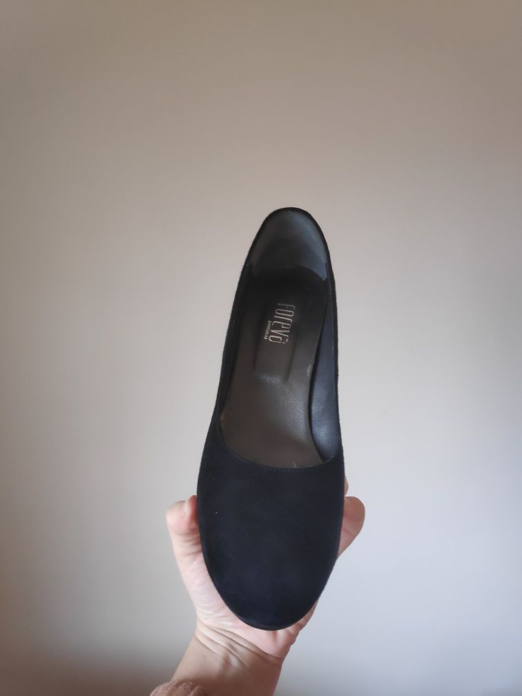 Sapatos pretos aveludados marca Foreva