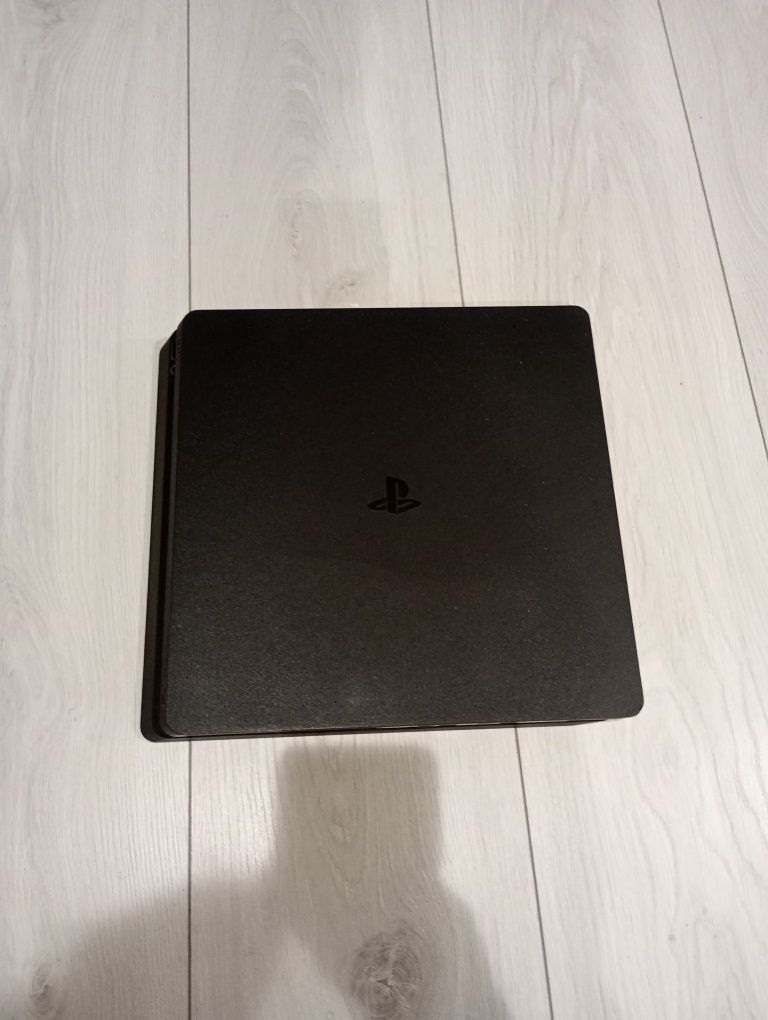 PS4 z padem+5 gier gratis