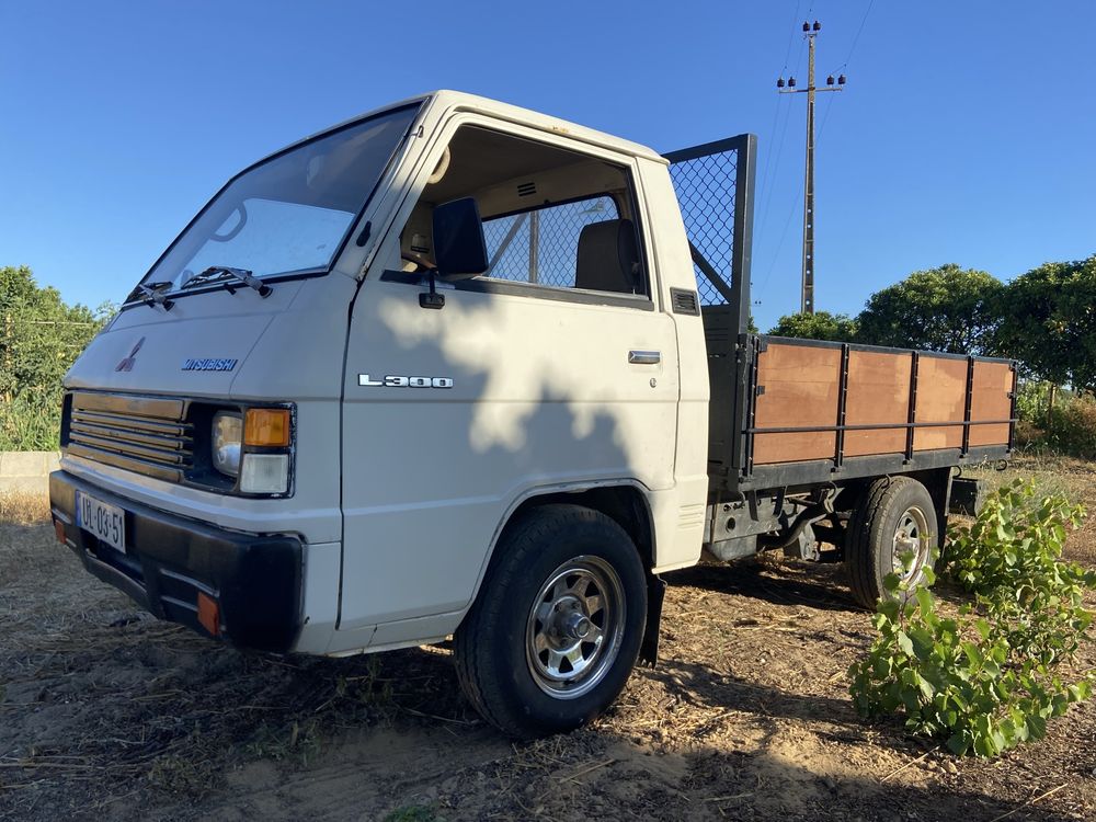 Mitsubishi L300 caixa aberta clássico