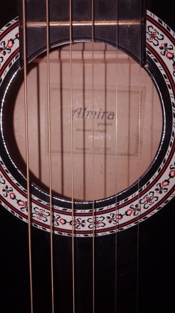 Продам гитару Almira cg 1702