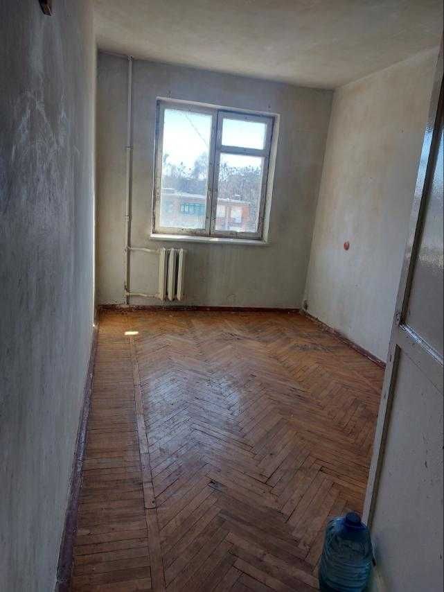 Продам 2к квартиру ХТЗ метро Тракторный завод  ул.Косарево 2