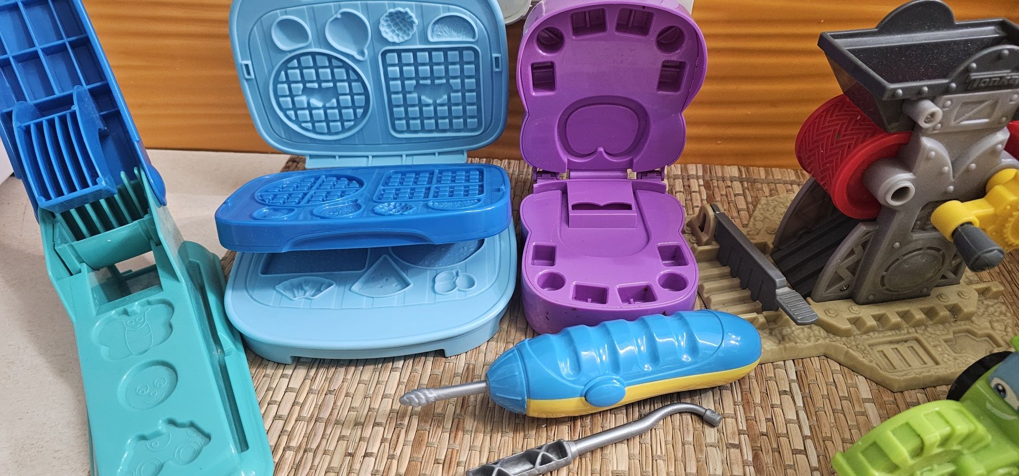 Zestaw play doh ciastolina+ narzędzia