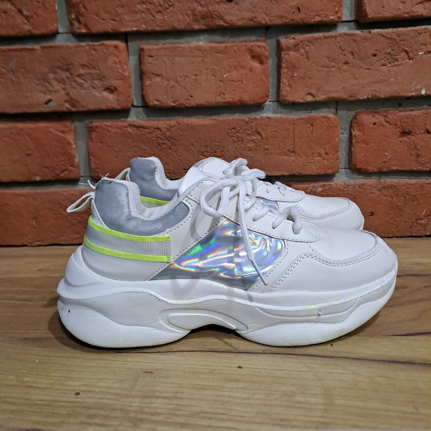 Damskie buty sportowe sneakersy białe w rozmiarze 37