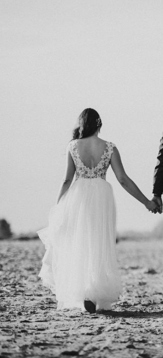 Suknia ślubna, model Kora z tyłem Agnes, z salonu Madonna