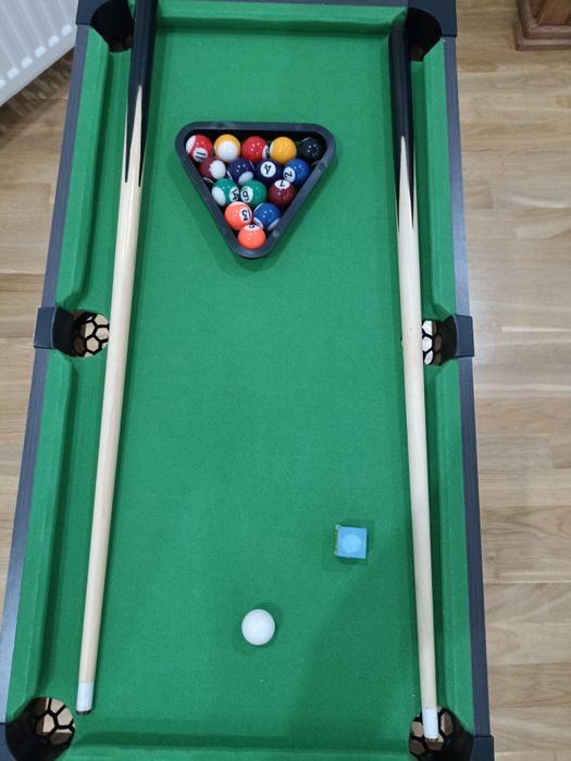 Міні біль'ярдний стіл.