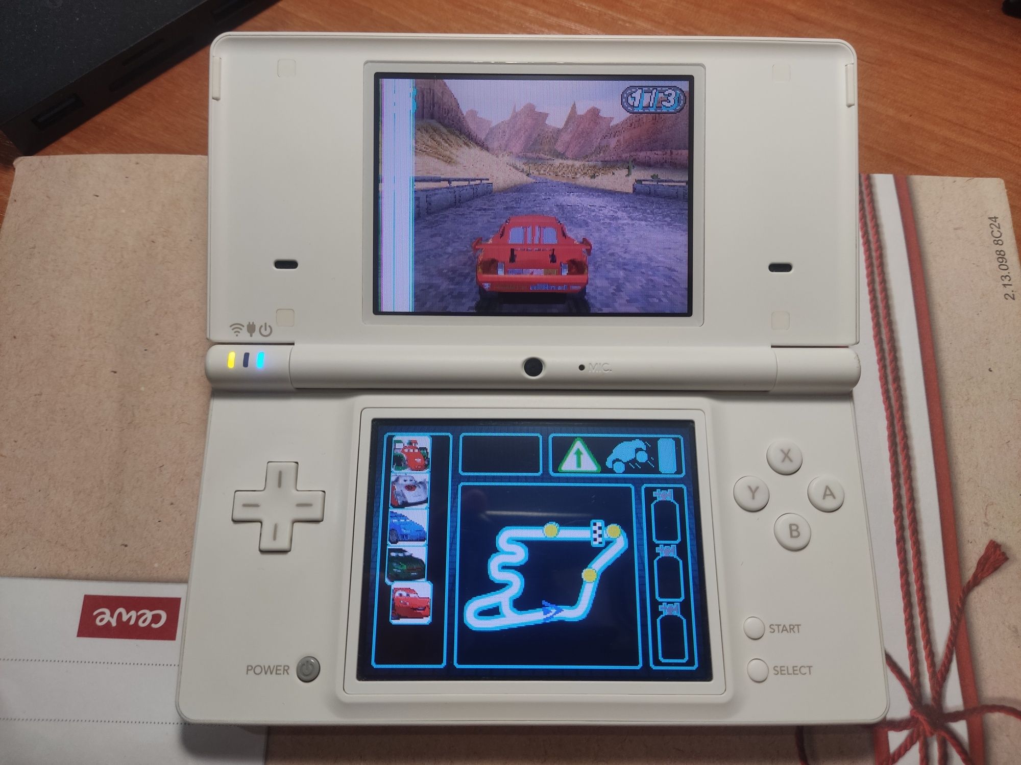 Nintendo DSi – biały – białe paski na ekranie