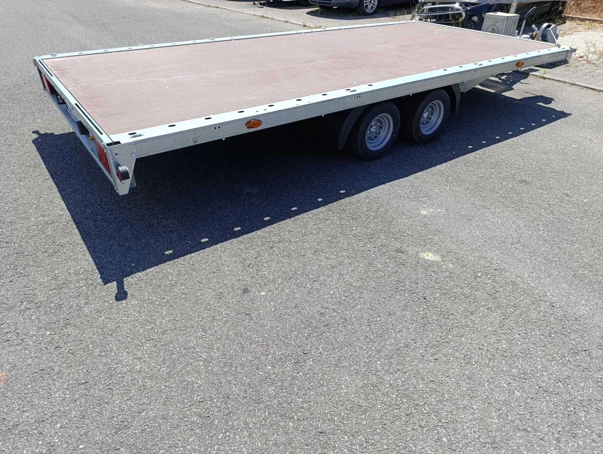 Aluga-se Reboque Atrelado porta carros e maquinas