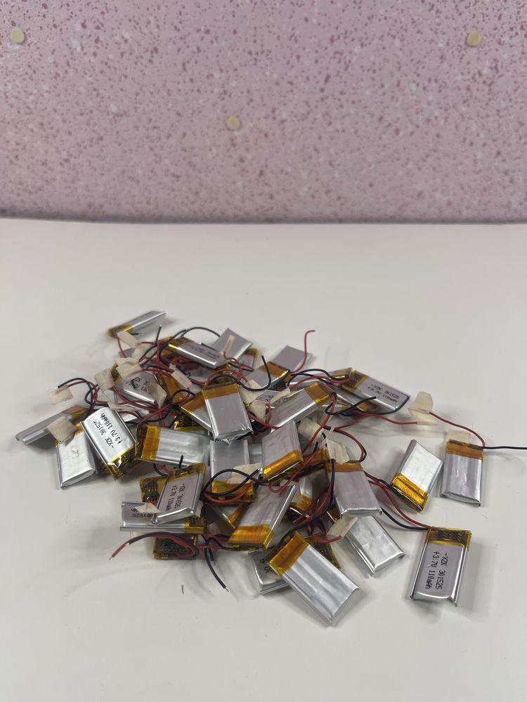 xzk 301525 +3 . 7v 110mah……………………