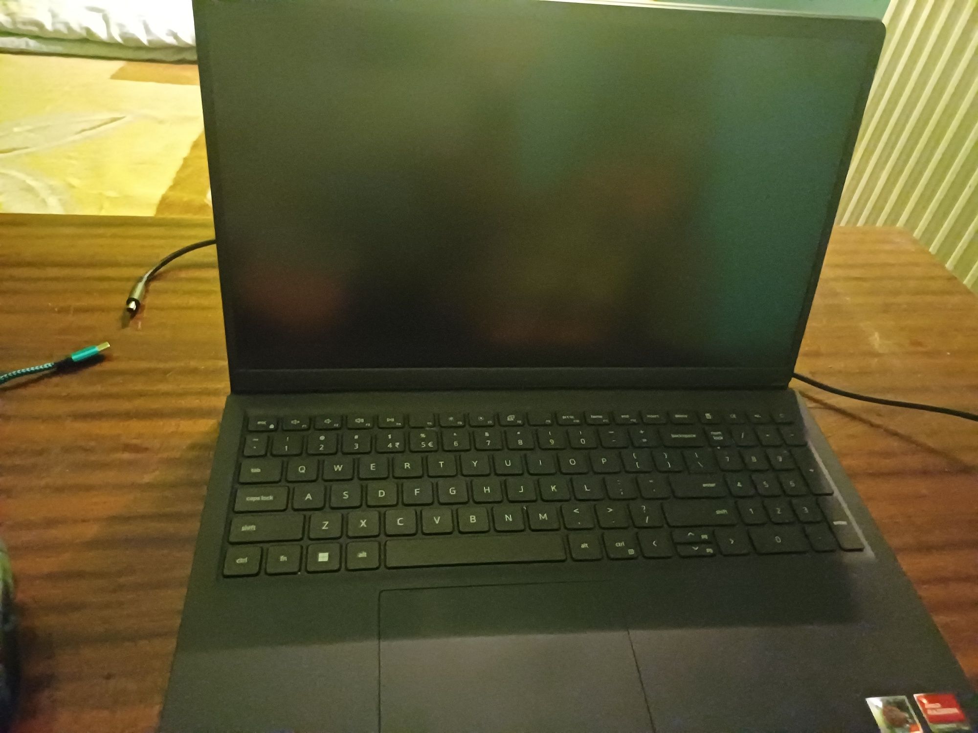 Laptop  dell inspirion 3525