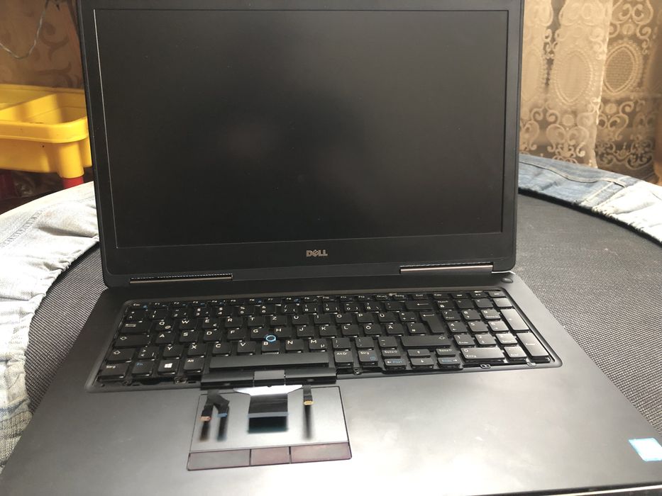 Dell 7710 розбір
