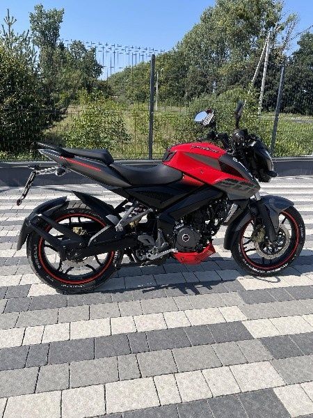 Bajaj Pulsar 200 NS, 2018 рік | Гарний стан

Продам Bajaj Pulsar 200 N