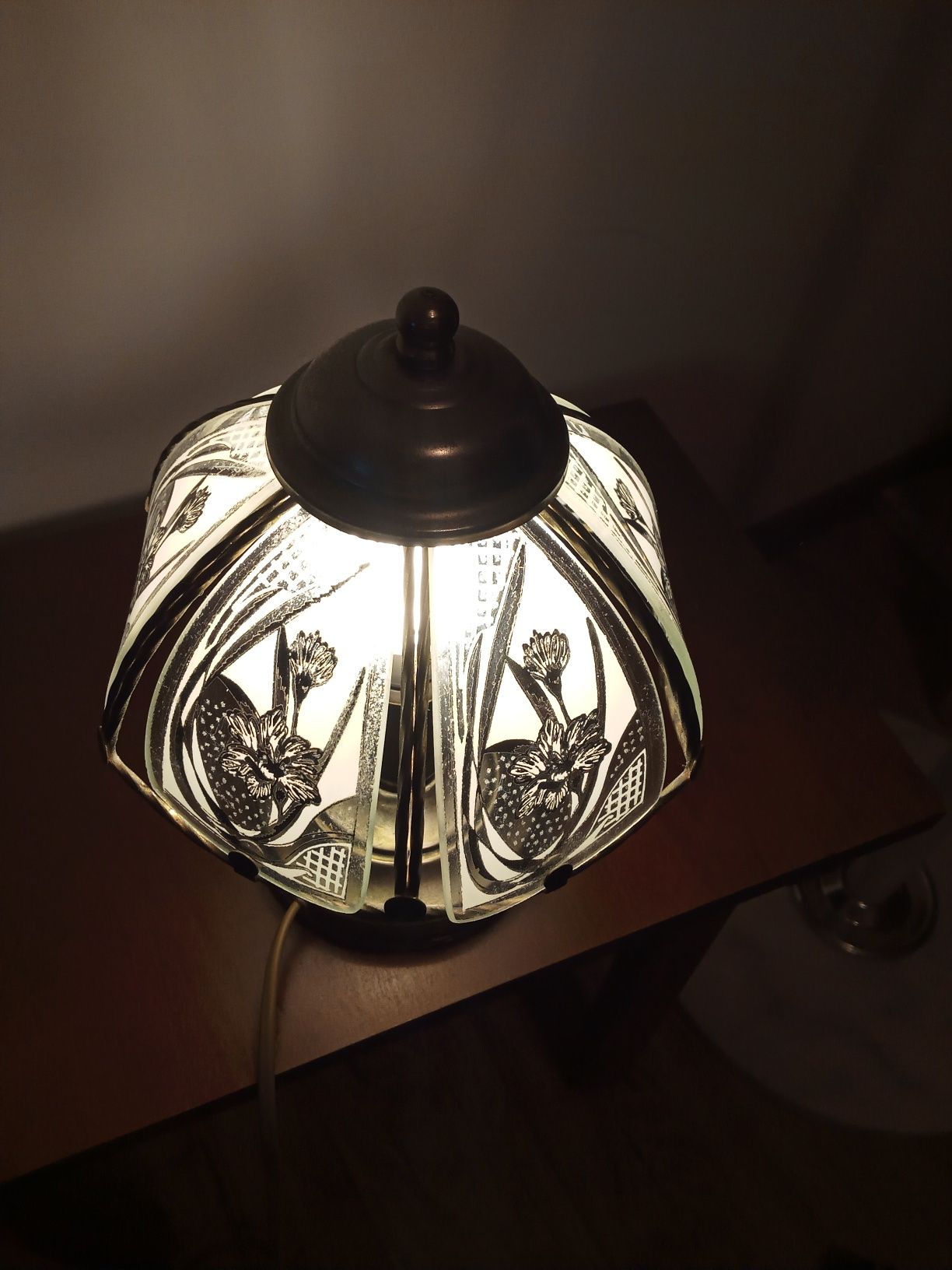 Lampka vintage z szklanym kloszem