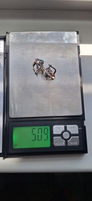 Продаю серебряный серьги  с берюзой