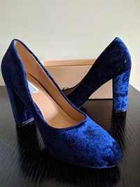 Sapatos salto alto veludo azul