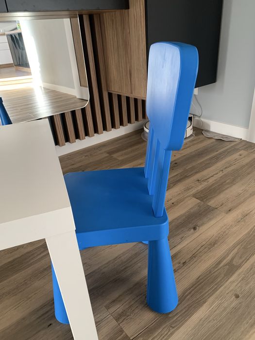 Sprzesdam krzeslo i stolik mamunt