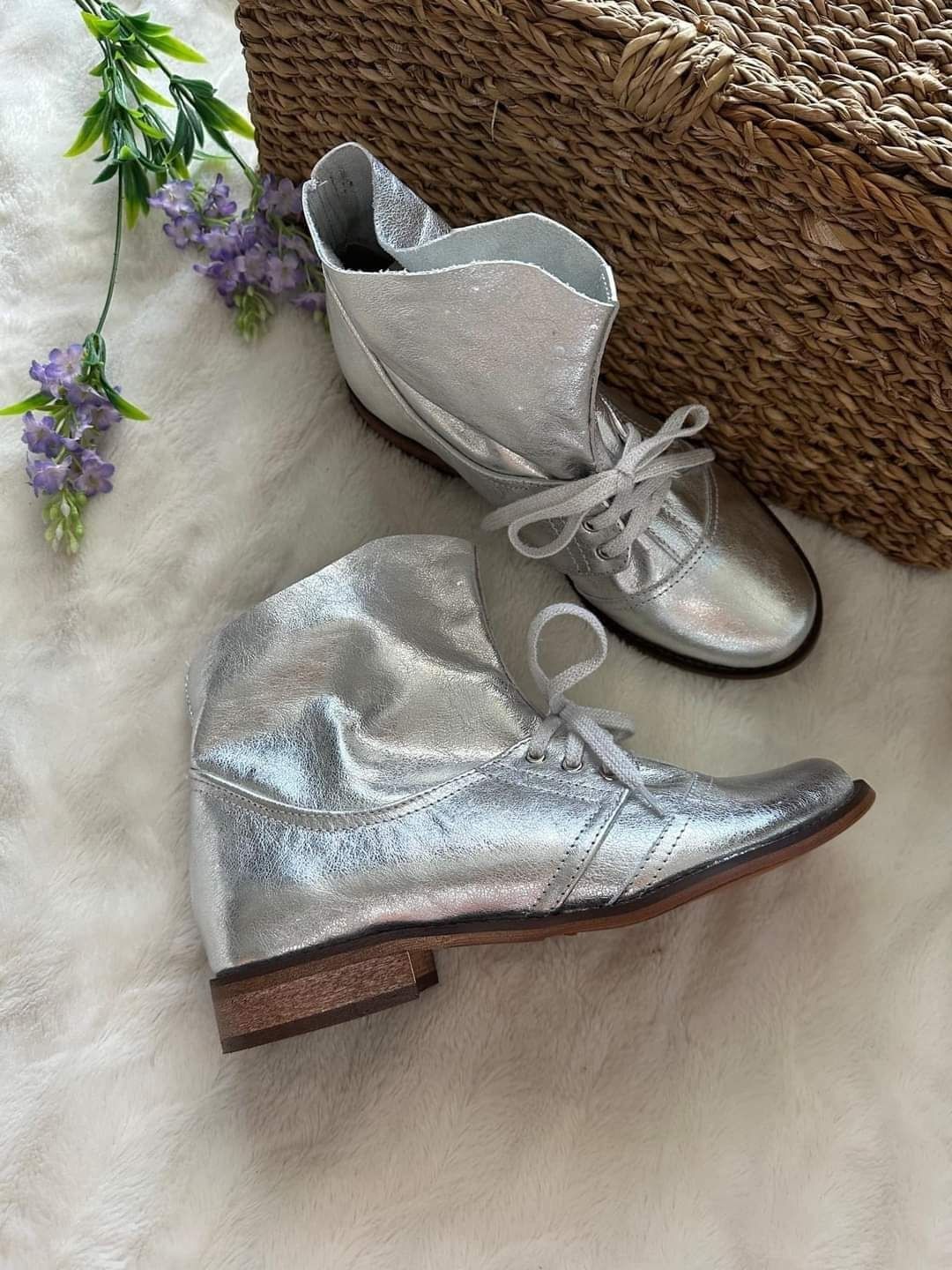 Eleganckie botki srebrne naturalna skóra