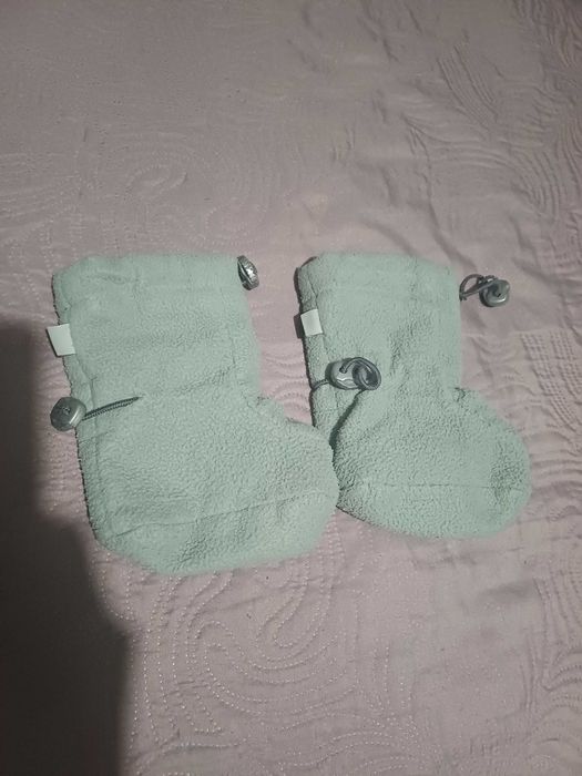 Buciki, ocieplacze na nóżki dla niemowlaka do chusty lub nosidła