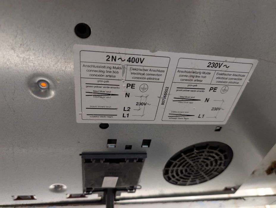 Stół nierdzewny z dwiema płytami indukcyjnymi