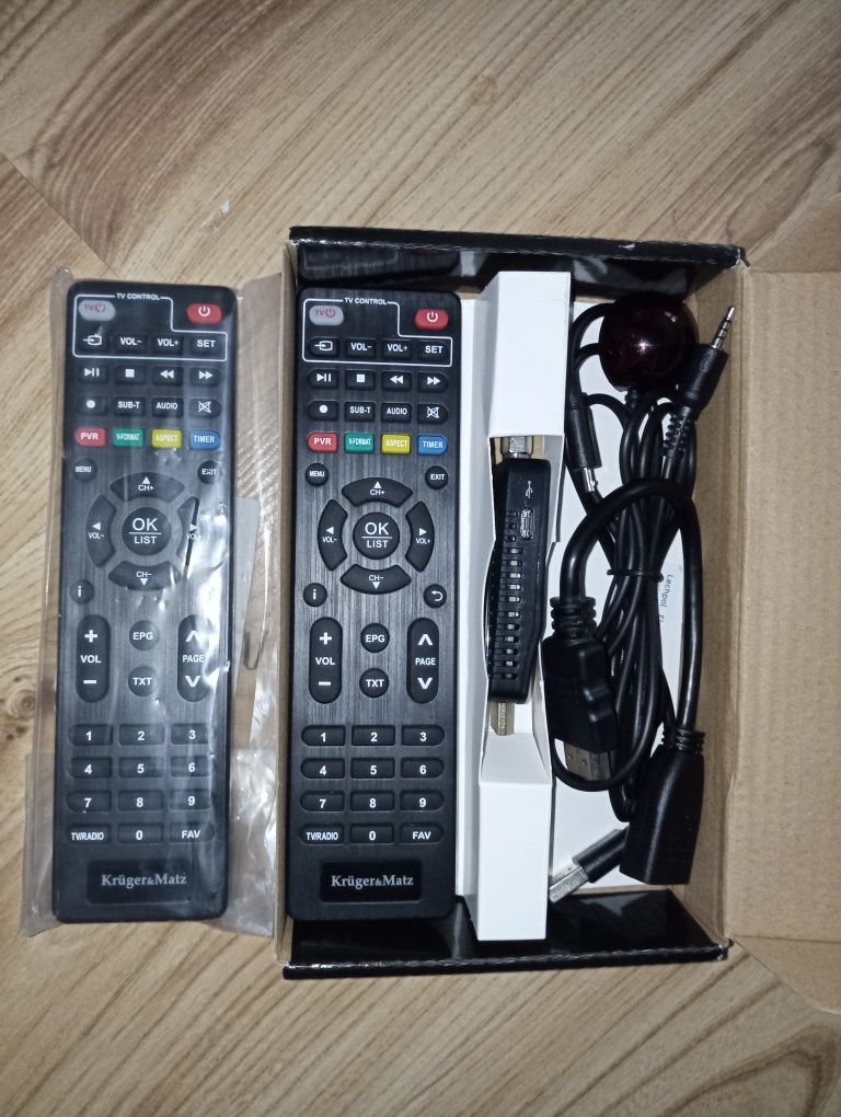 Tuner DVB-T2 / DVB-T H.265 HEVC Kruger&Matz + zapasowy pilot