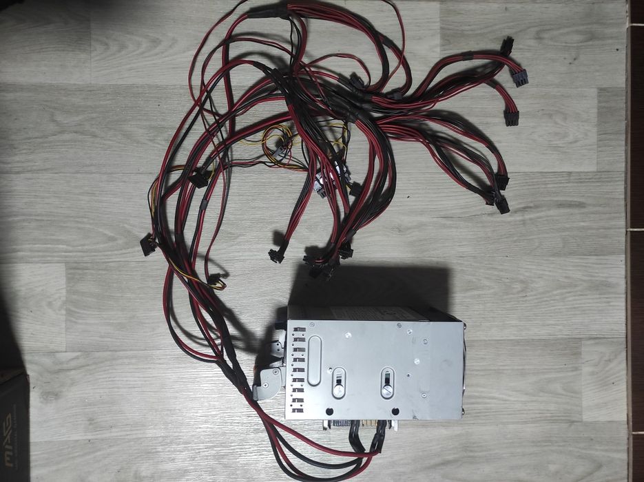 Emerson 1975w. 80+ Platinum Pico PSU. VGA 8pin x10 + VGA 6pin x5. TOP