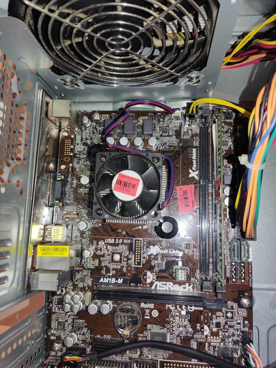 PC DESKTOP APU AMD 5350 4GB DDR3 com caixa não liga sem dvd e hdd