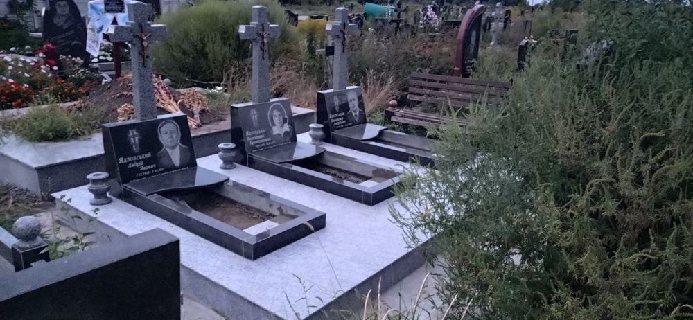 Пам'ятники, вироби з граніту.Ввесь спектр послуг Під ключ.