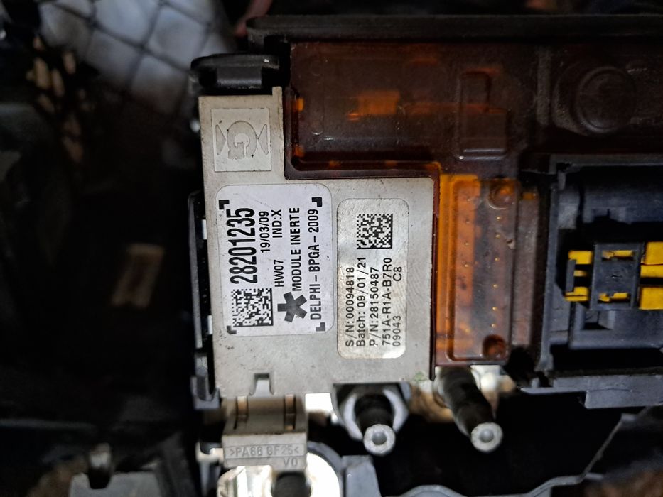 Блок запобіжників акумулятора  Контроллер напруги28236841 Citroen Peug